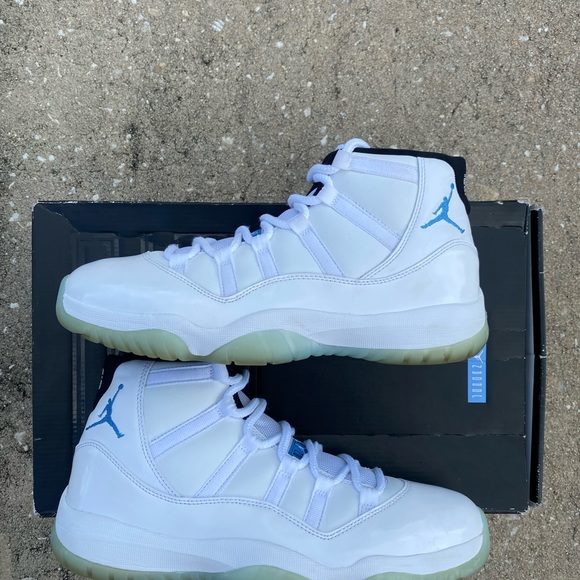 Jordan 11 Retro "Legend Blue" Size 9.5 - Picture 2 of 7
